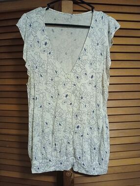LOFT Cream Floral V-Neck Cap Sleeve Blouse with Blue Outline Print